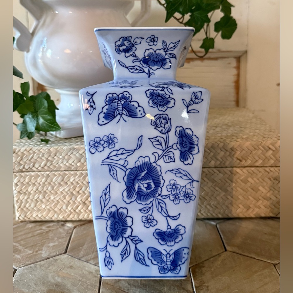 Vintage LA DOLCE VITA, Butterfly Toile Collection Vase, 9.25”, By JJG Designs - Picture 5 of 5